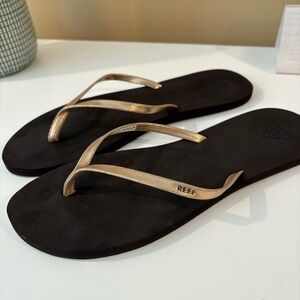 Reef Bliss Nights Rose Gold Flip Flops/Sandals - Size 9